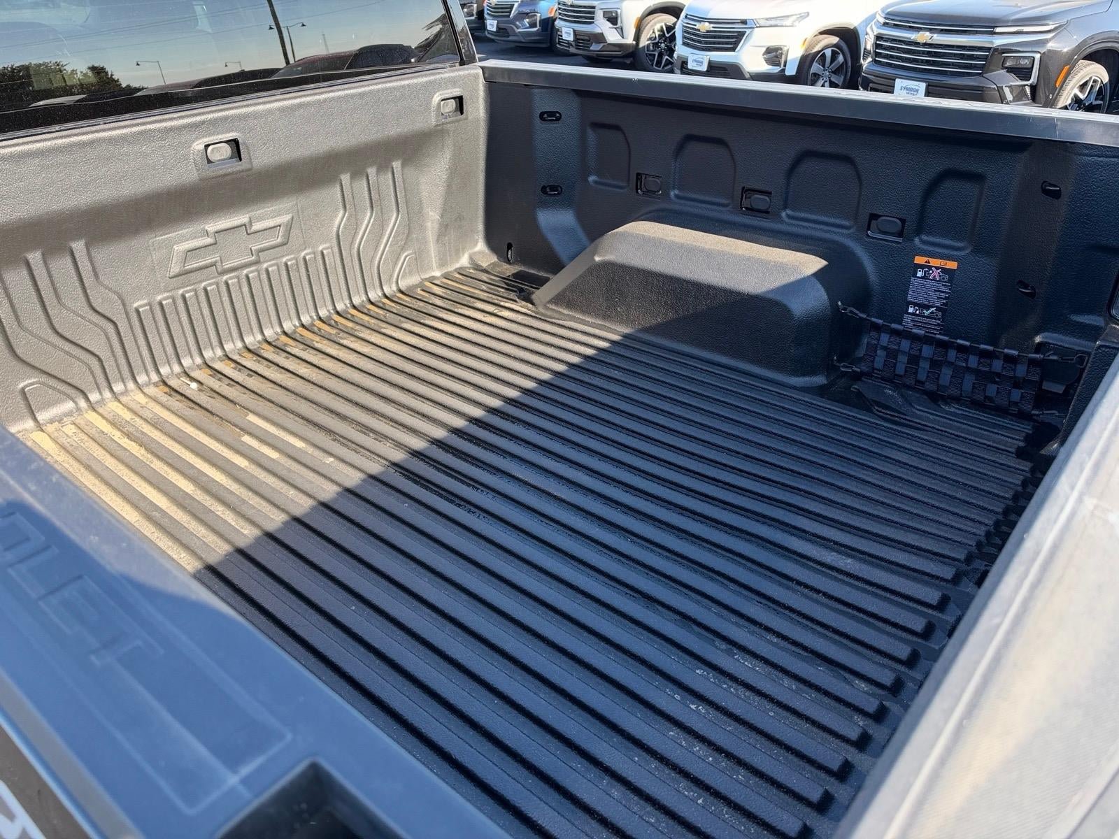 Used 2025 Chevrolet Silverado 1500 LT AWD/4WD image 4