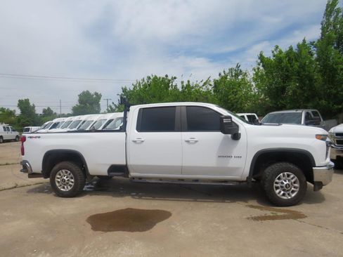 Used 2021 Chevrolet Silverado 2500 LT w/ Convenience Package AWD/4WD image 4