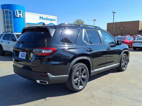 New 2025 Honda Pilot Sport image 2