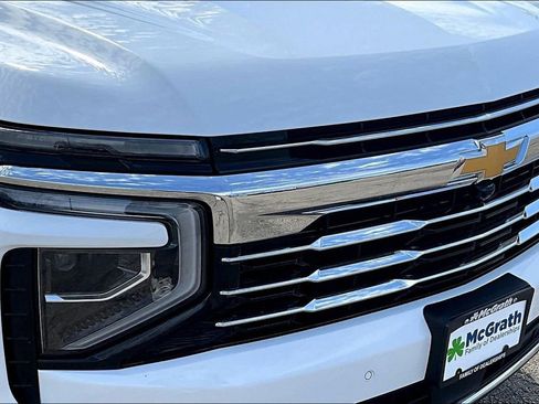 Used 2025 Chevrolet Suburban LT w/ Comfort Package AWD/4WD image 31