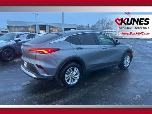 Used 2025 Buick Envista Preferred image 5