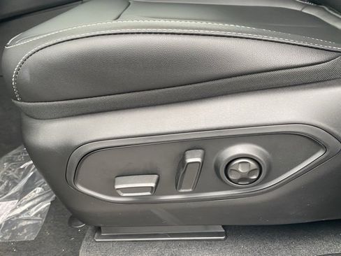 New 2025 Jeep Grand Cherokee L Limited w/ Black Appearance Package image 17