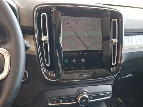 Certified 2026 Volvo XC40 B5 Core w/ Climate Package AWD/4WD image 12