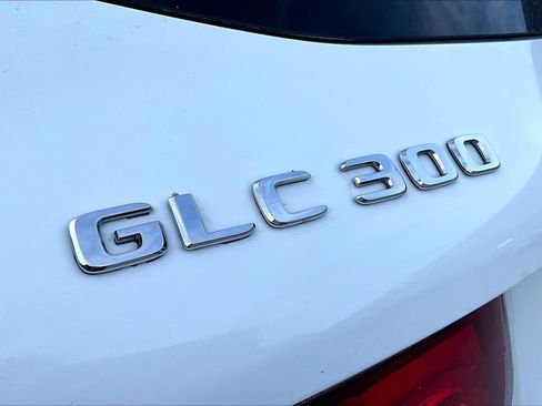 Used 2018 Mercedes-Benz GLC 300 image 32