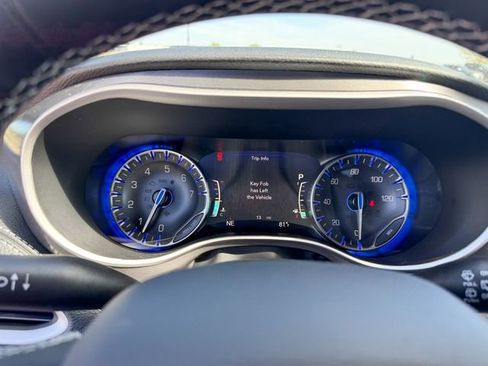 New 2026 Chrysler Pacifica Select AWD/4WD image 15