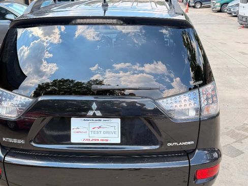 Used 2013 Mitsubishi Outlander SE image 24