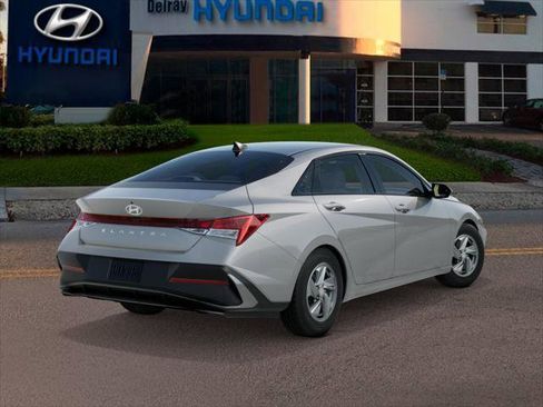 New 2026 Hyundai Elantra SE image 4