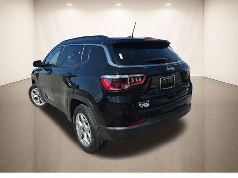 Used 2025 Jeep Compass Latitude image 5