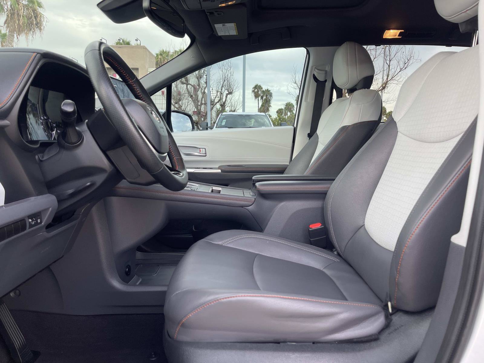 Used 2023 Toyota Sienna XSE FWD image 18