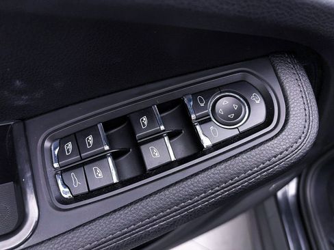 Used 2024 Porsche Macan image 19