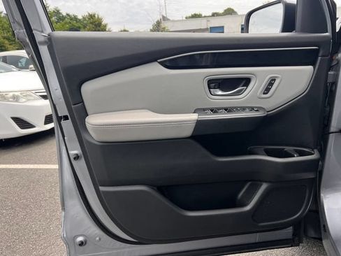 Used 2023 Honda Pilot Touring image 10