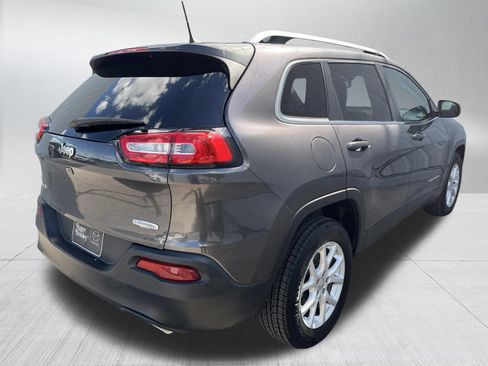 Used 2016 Jeep Cherokee Latitude w/ Cold Weather Group AWD/4WD image 9