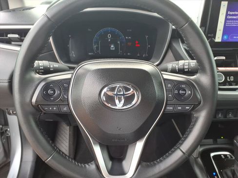 Used 2025 Toyota Corolla Cross XLE w/ Convenience Package AWD/4WD image 29