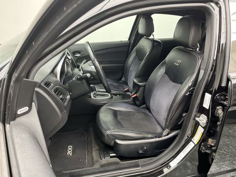 Used 2012 Chrysler 200 S image 8