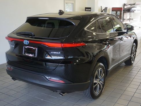 Certified 2022 Toyota Venza LE image 14