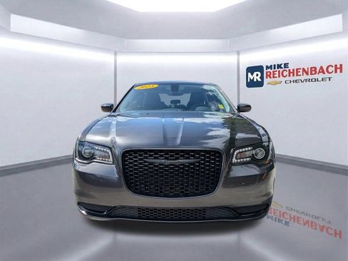 Used 2023 Chrysler 300 Touring w/ Sport Appearance Package RWD image 9