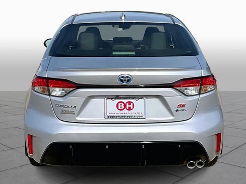 Used 2025 Toyota Corolla SE w/ SE Premium Package image 5