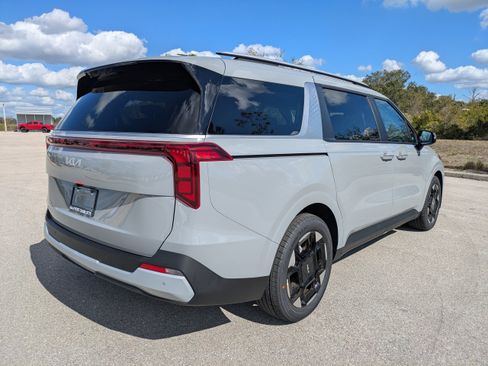 New 2026 Kia Carnival EX image 5