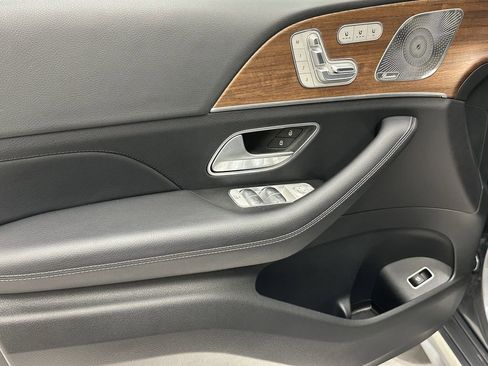 Certified 2025 Mercedes-Benz GLS 450 4MATIC image 10