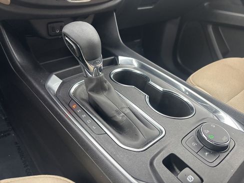 Used 2023 Chevrolet Traverse LS image 17