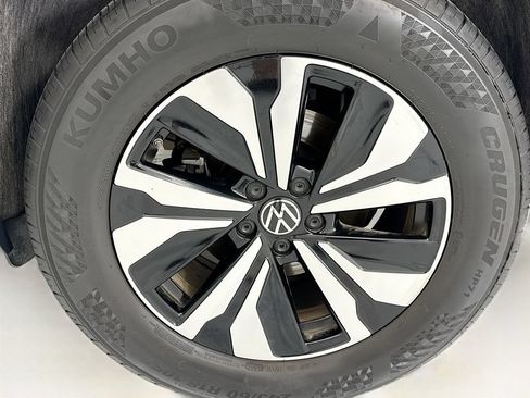 Used 2024 Volkswagen Atlas Cross Sport SE FWD image 29