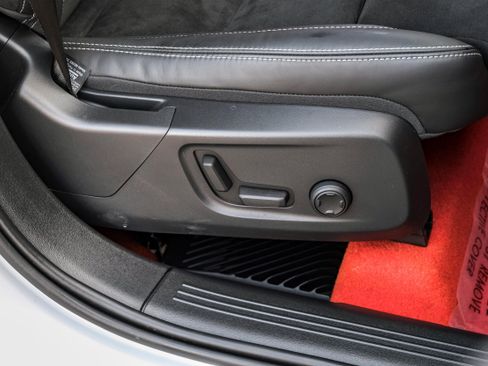 Used 2021 Volvo XC40 T4 R-Design image 37