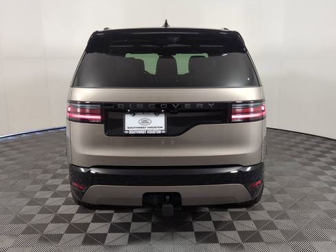 Used 2025 Land Rover Discovery Dynamic SE image 10