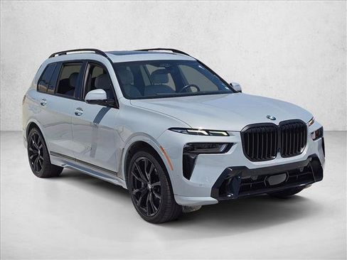 Used 2023 BMW X7 xDrive40i w/ M Sport Package AWD/4WD image 3