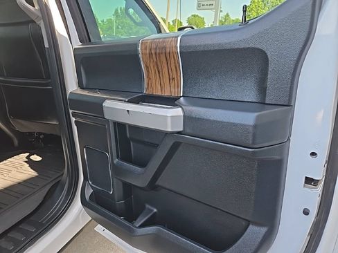 Used 2019 Ford F150 Lariat w/ Equipment Group 502A Luxury AWD/4WD image 29