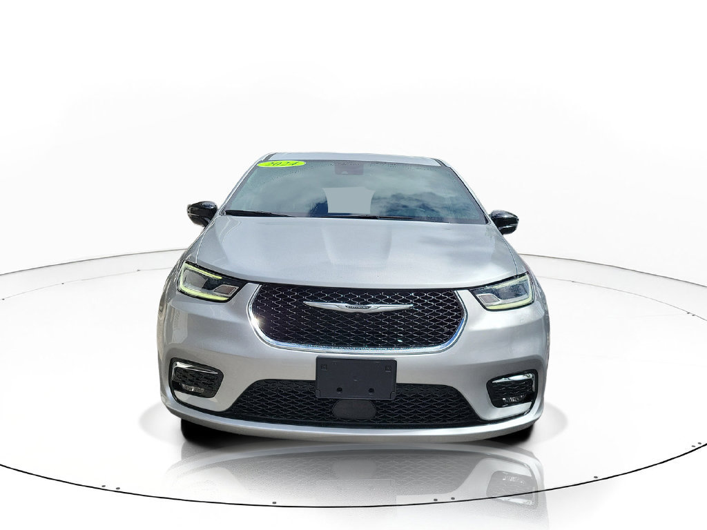 Used 2024 Chrysler Pacifica Touring FWD image 4