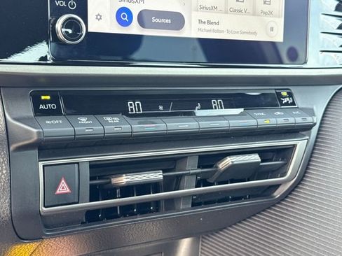 Used 2025 Toyota Camry SE image 21