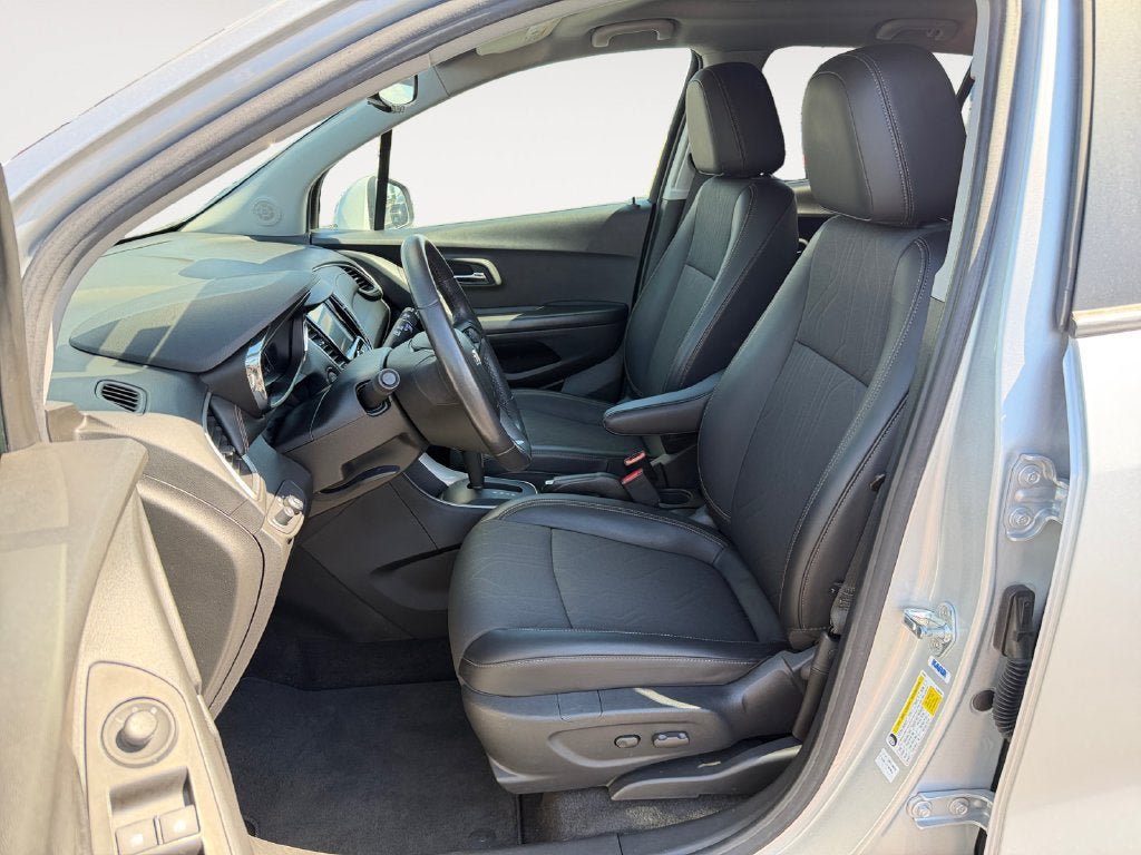 Used 2022 Chevrolet Trax LT w/ LT Convenience Package AWD/4WD image 7