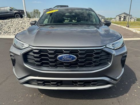 Used 2024 Ford Escape ST-Line w/ Tech Pack #1 AWD/4WD image 2