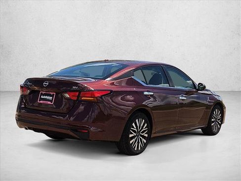 Used 2024 Nissan Altima 2.5 SV FWD image 5