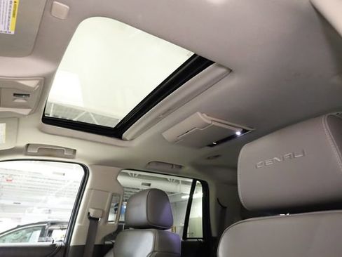 Used 2018 GMC Yukon Denali w/ Denali Ultimate Package image 28