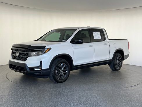 Used 2025 Honda Ridgeline Sport image 9