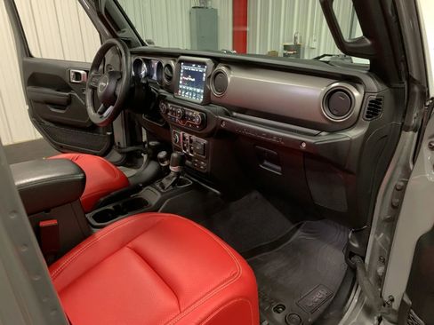 Used 2023 Jeep Wrangler Unlimited w/ Sun & Screen Package image 52