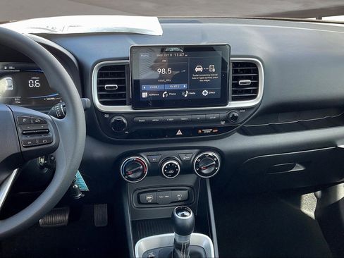 New 2025 Hyundai Venue SE image 6