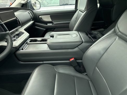 Used 2025 Ford Expedition Active AWD/4WD image 10