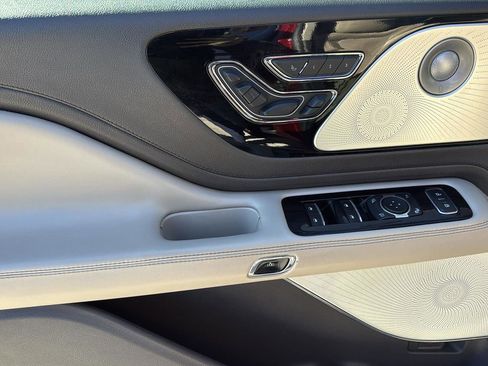 Used 2020 Lincoln Aviator Reserve w/ Equipment Group 202A image 9