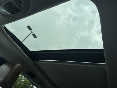 Used 2017 Chrysler Pacifica Limited FWD image 16