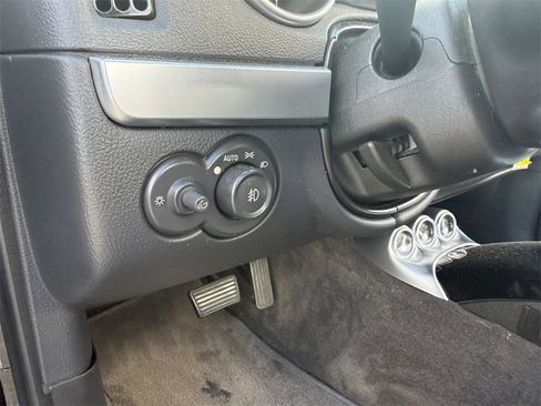 Used 2005 Chevrolet SSR w/ Preferred Equipment Group image 16