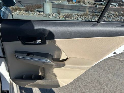 Used 2012 Toyota Camry Hybrid image 29