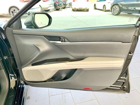 Used 2023 Toyota Camry SE FWD image 25