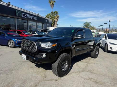 Used 2020 Toyota Tacoma TRD Sport w/ Technology Package image 5