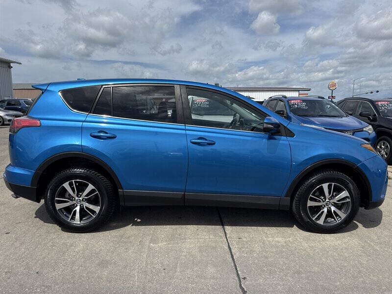 Used 2018 Toyota RAV4 XLE w/ Carpet Mat Package FWD image 9