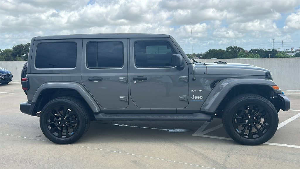 Used 2023 Jeep Wrangler Unlimited Sahara w/ Cold Weather Group AWD/4WD image 15