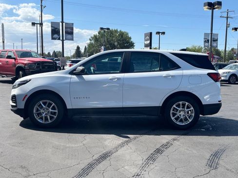 Used 2022 Chevrolet Equinox LS AWD/4WD image 3