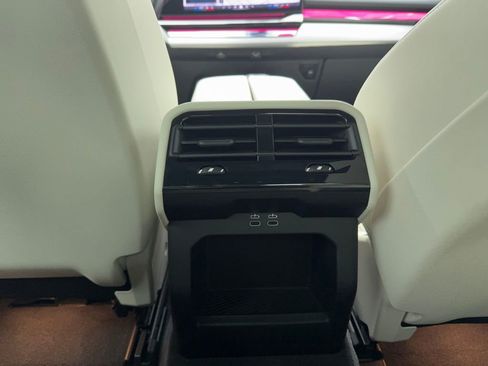 Used 2025 BMW i5 eDrive40i w/ M Sport Package RWD image 16