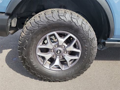 Used 2025 Ford Bronco Badlands image 5